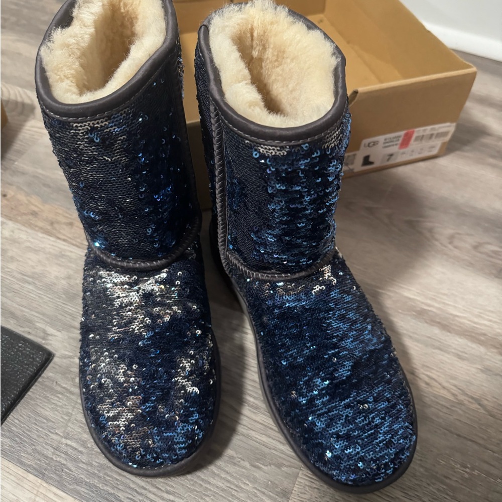 UGG Women’s Sequin Winter Boot - Navy with Shearling Lining